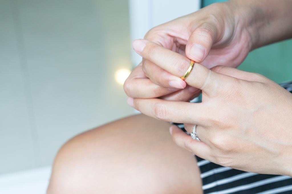 My family accused me of stealing jewelry that was buried with my mom